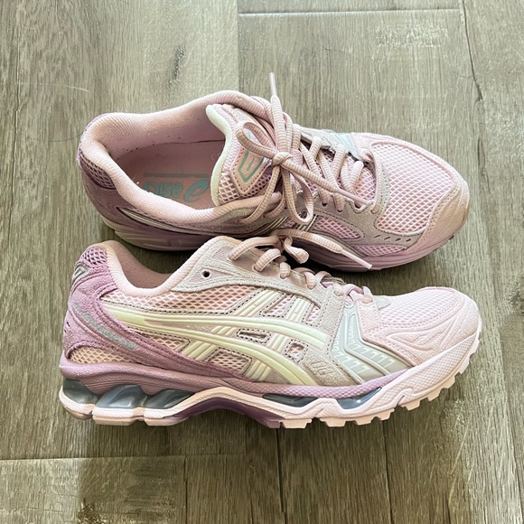 ASICS Gel-Kayano 14 “Barely Rose Cream” - Picture 4 of 5